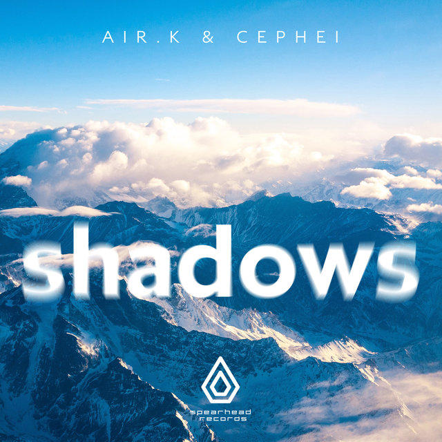 Couverture de Shadows