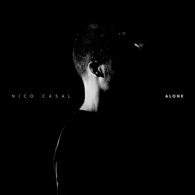 Couverture de Alone