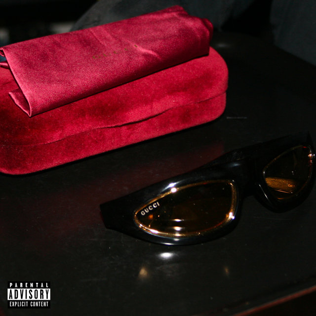 Couverture de SUNGLASSES (feat. Leo SVR)