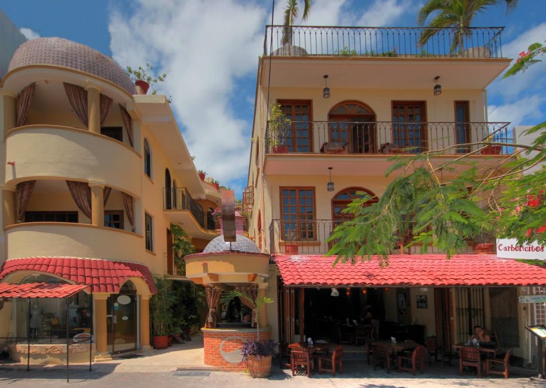 5th Avenue Hotel with Restaurant for Sale in Playa del Carmen | Rooflia