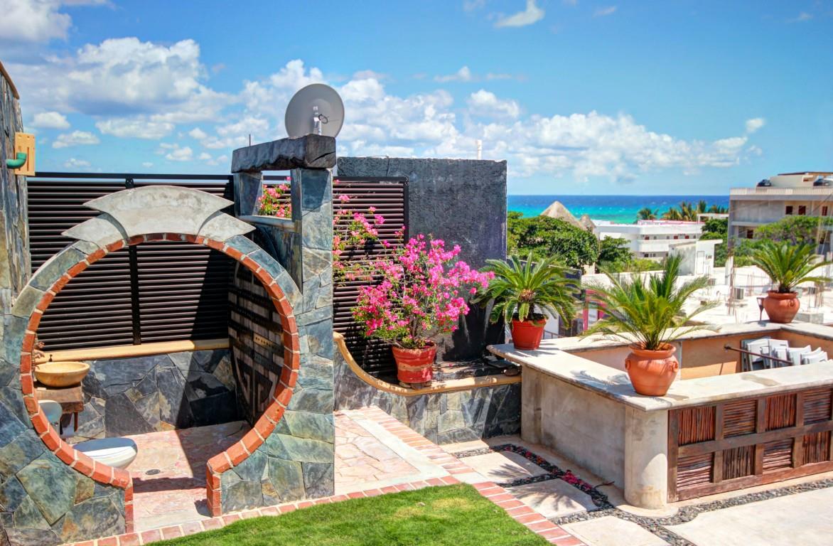 5th Avenue Hotel with Restaurant for Sale in Playa del Carmen | Rooflia