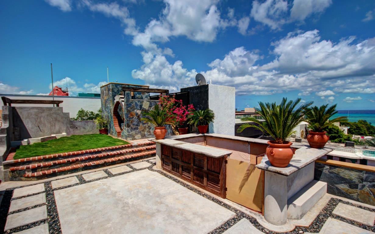 5th Avenue Hotel with Restaurant for Sale in Playa del Carmen | Rooflia