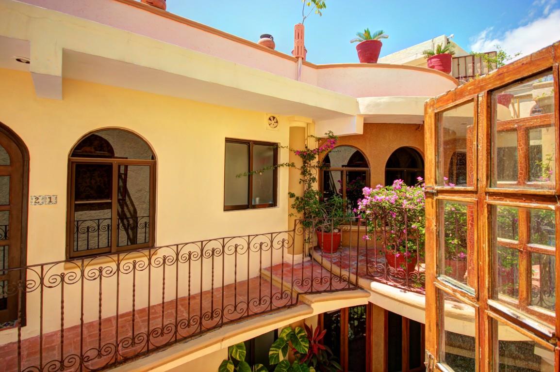 5th Avenue Hotel with Restaurant for Sale in Playa del Carmen | Rooflia