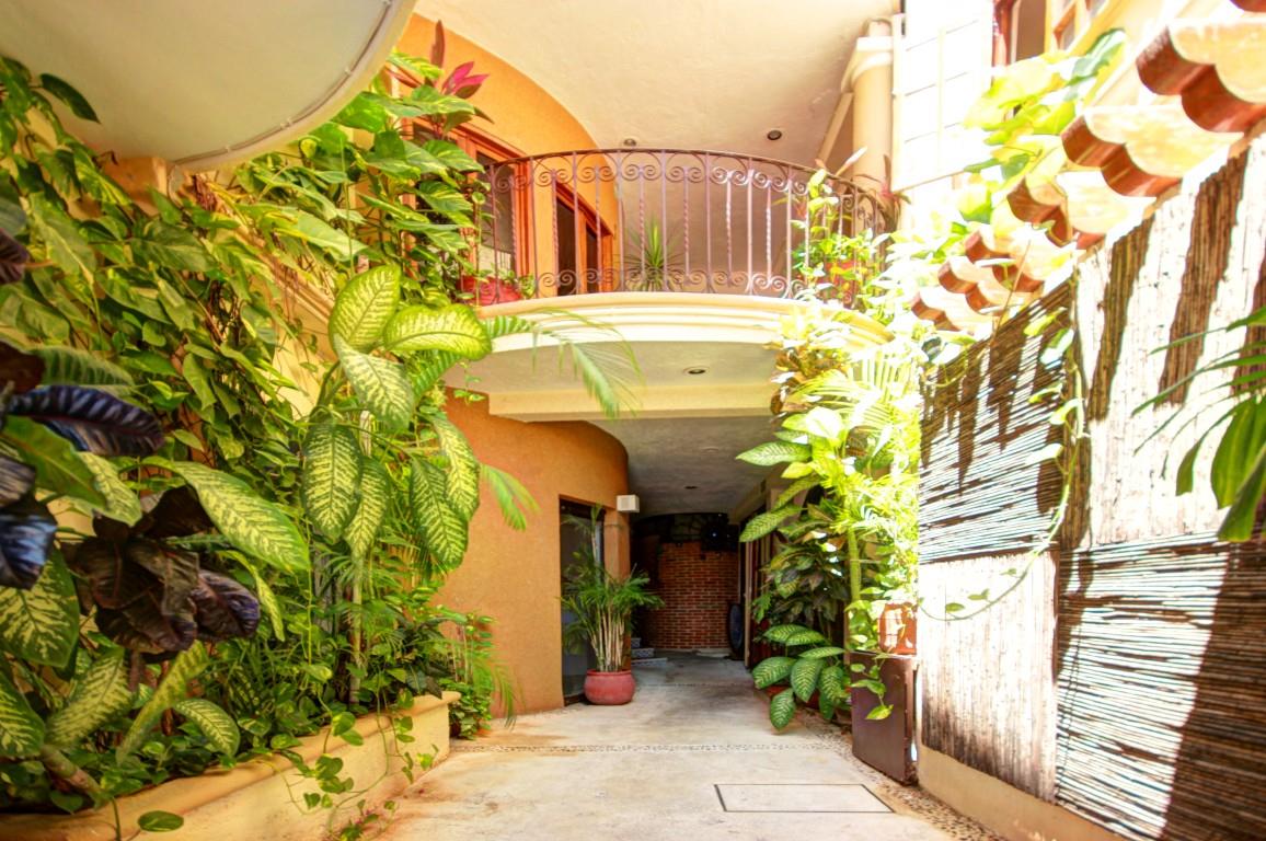 5th Avenue Hotel with Restaurant for Sale in Playa del Carmen | Rooflia