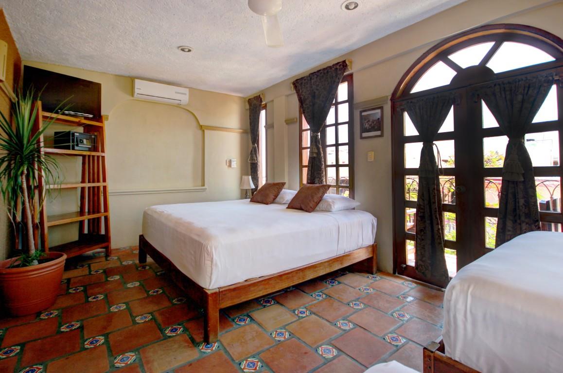 5th Avenue Hotel with Restaurant for Sale in Playa del Carmen | Rooflia