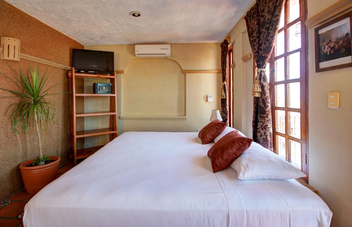 5th Avenue Hotel with Restaurant for Sale in Playa del Carmen | Rooflia
