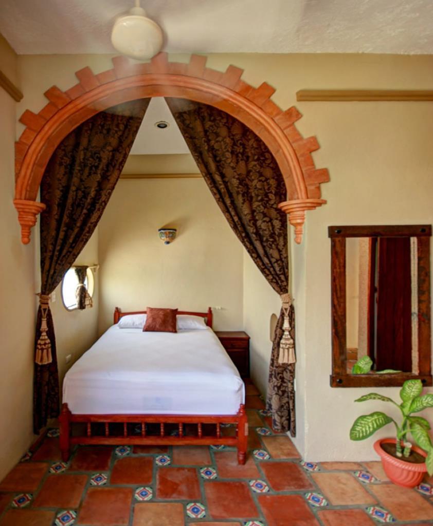 5th Avenue Hotel with Restaurant for Sale in Playa del Carmen | Rooflia