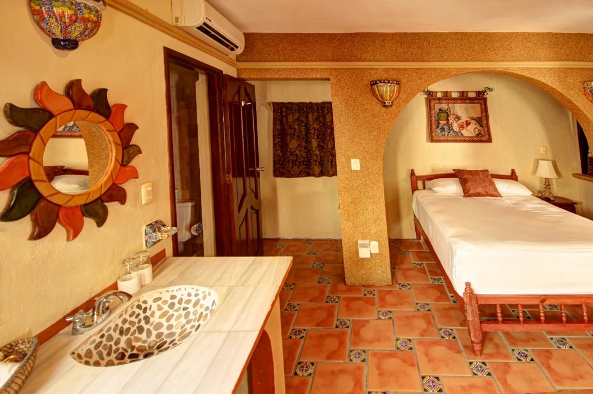 5th Avenue Hotel with Restaurant for Sale in Playa del Carmen | Rooflia