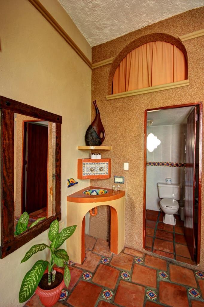 5th Avenue Hotel with Restaurant for Sale in Playa del Carmen | Rooflia