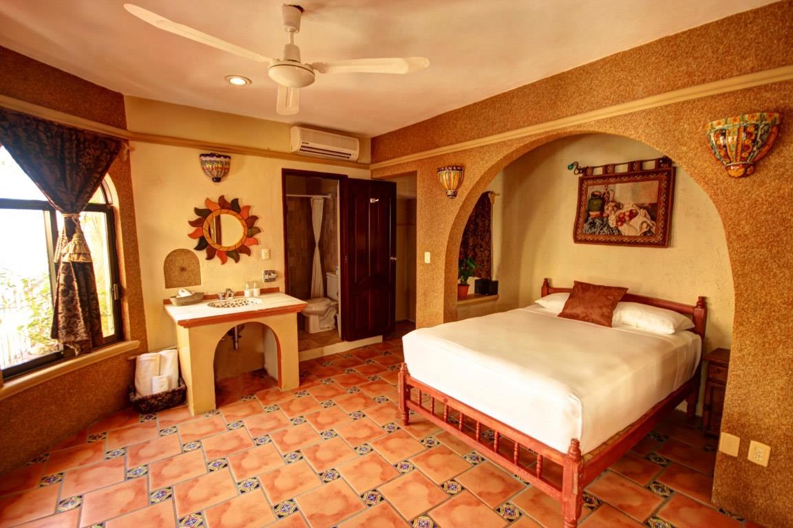 5th Avenue Hotel with Restaurant for Sale in Playa del Carmen | Rooflia