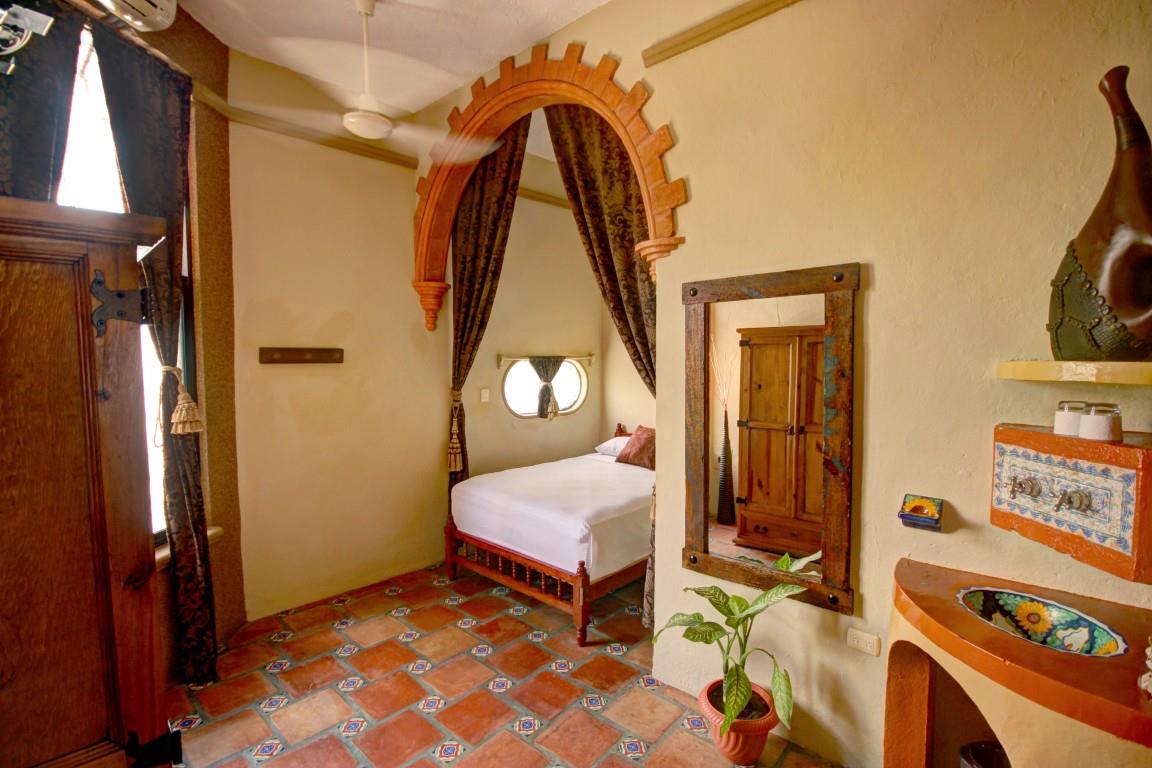 5th Avenue Hotel with Restaurant for Sale in Playa del Carmen | Rooflia
