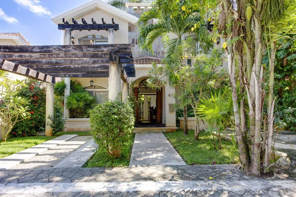 4 Beds 5 Baths  House For Sale In Puerto Aventuras [77733]