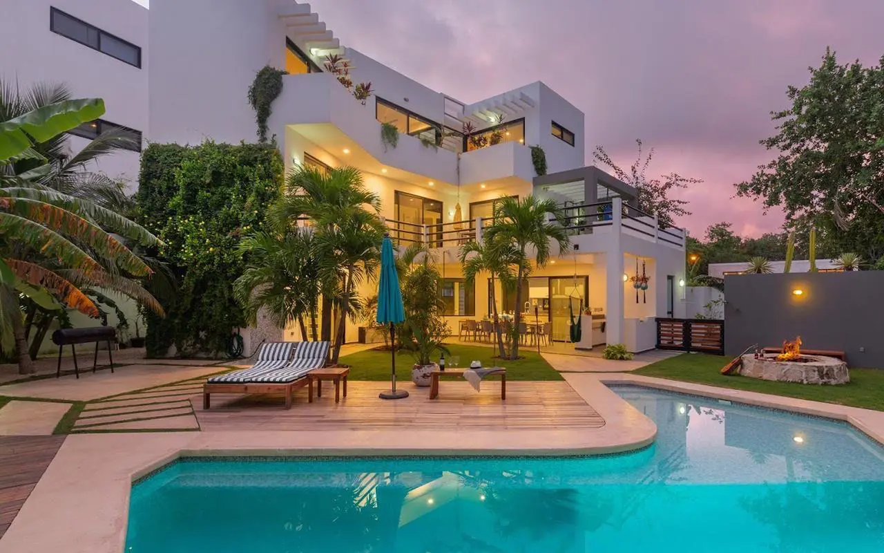 5 Beds 5 Baths  House For Sale In La Veleta [77760]