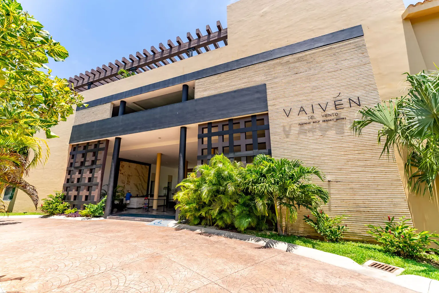 Vaiven del Viento: Elegant Two Bedroom Penthouse for Sale in Playacar