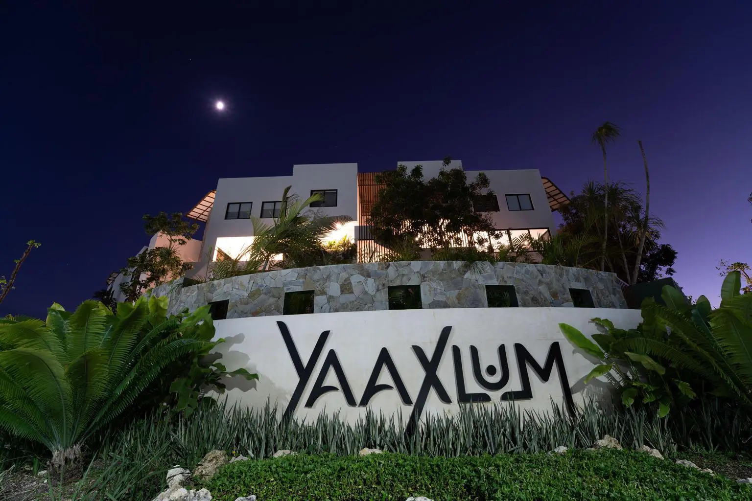 Oasis Yaaxlum 103: Luxurious One Bedroom Condo for Sale in Tulum