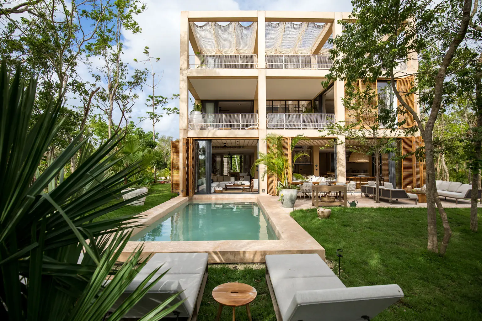 4 Beds 4 Baths  House For Sale In Playa Del Carmen [77710]