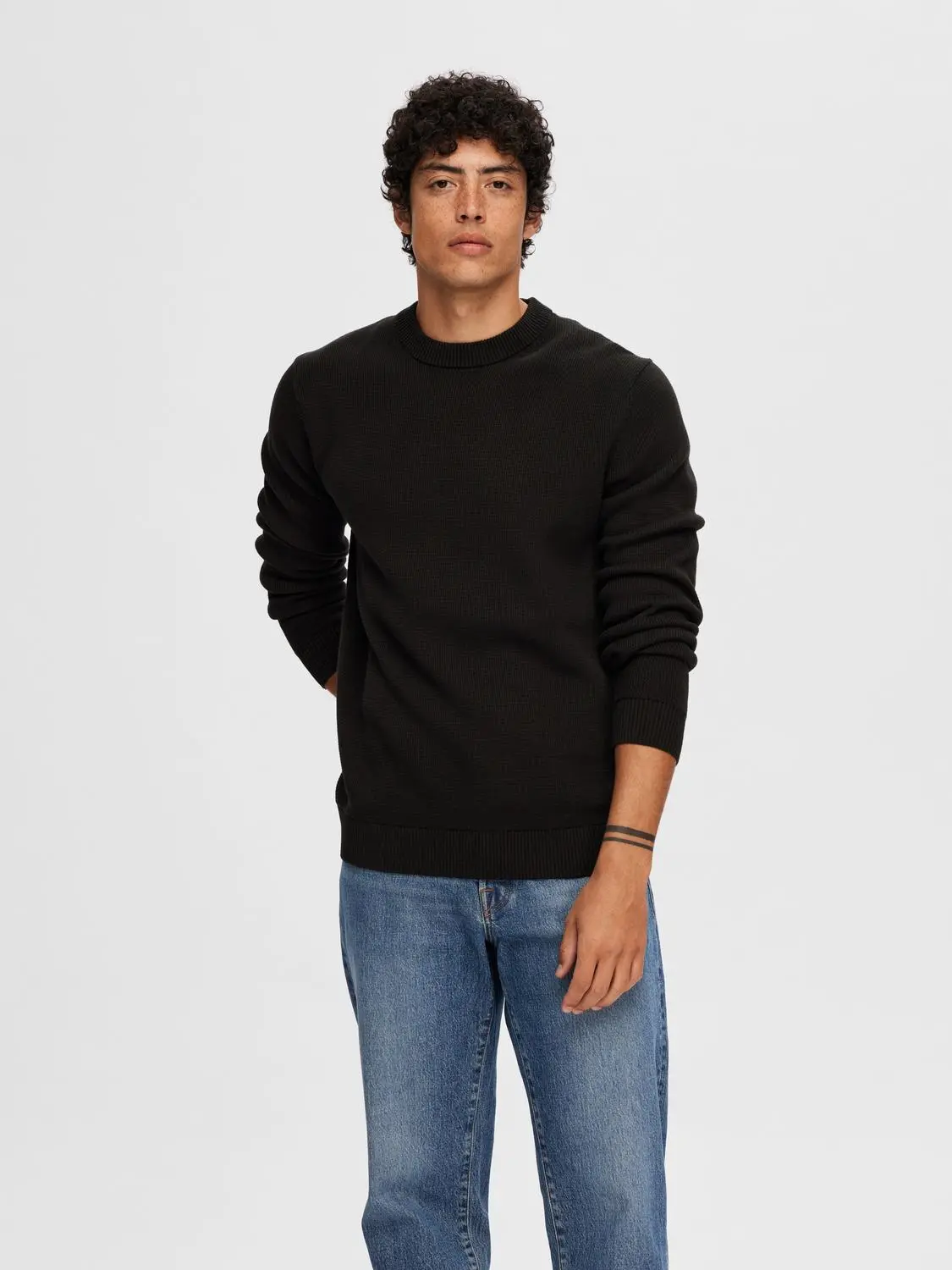 Round Neck Knitted Pullover