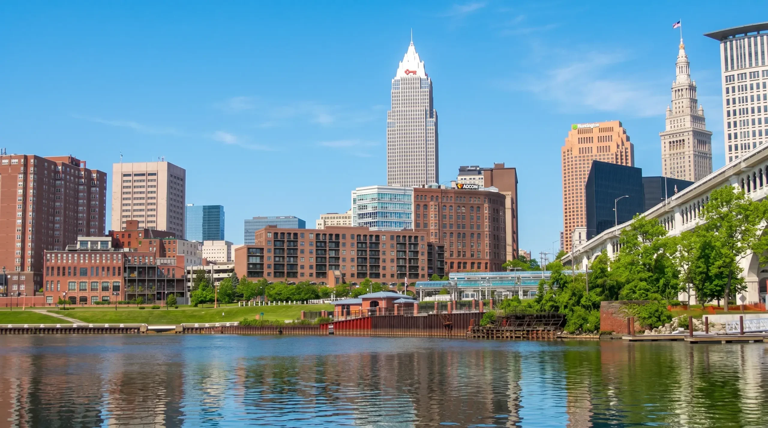 Vista del centro de Cleveland junto al río Cuyahoga