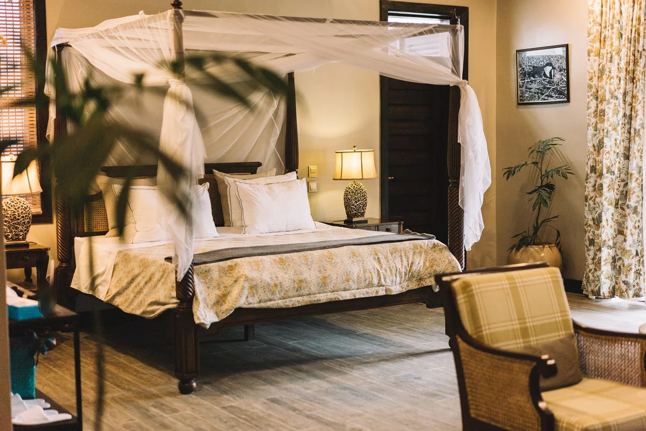 A four-poster guest bedroom at Five Volcanoes Boutique Hotel