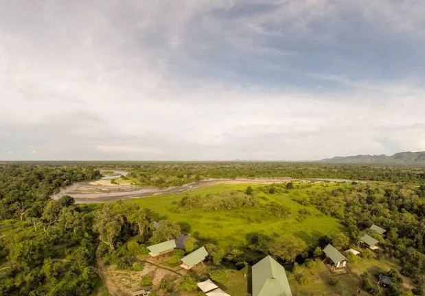 Kavinga Safari Camp overlooking the Ruckomechi riverbed