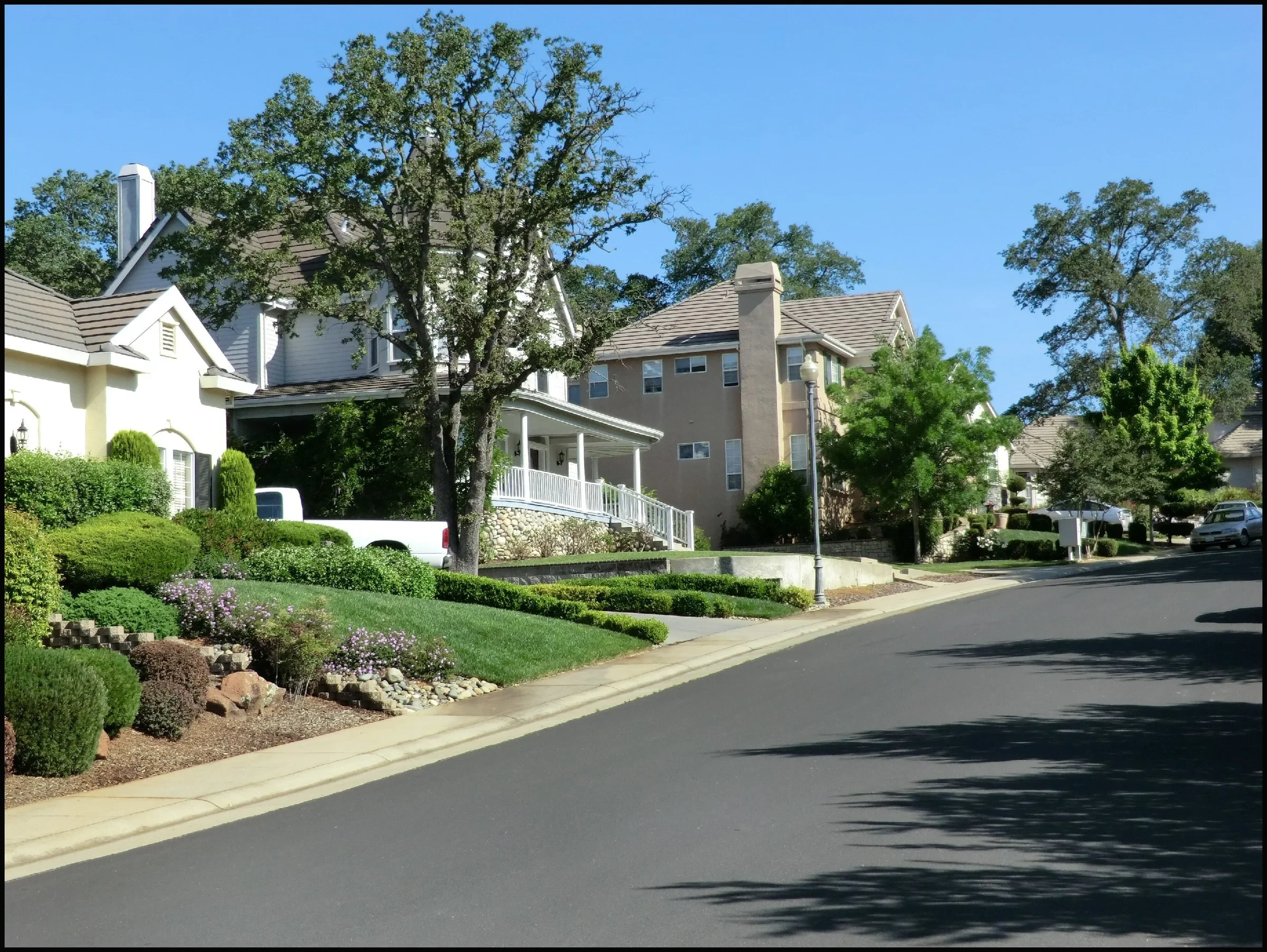 Two-story homes with landscaped front yards along a curving street in Briggs Ranch, Folsom