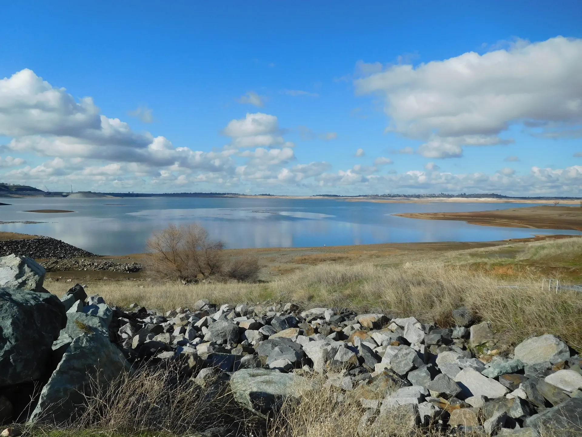 Folsom Lake shoreline under a blue sky near Serrano in El Dorado Hills, California