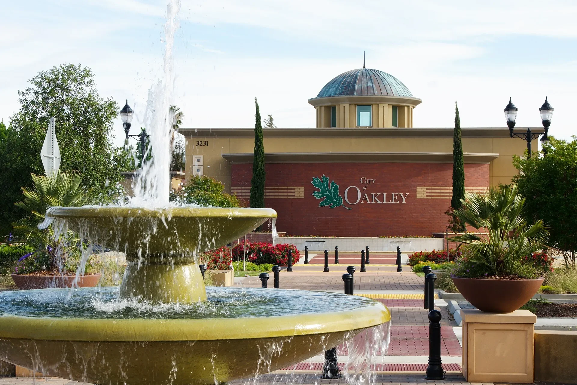 Fountain and city hall building in Oakley, California