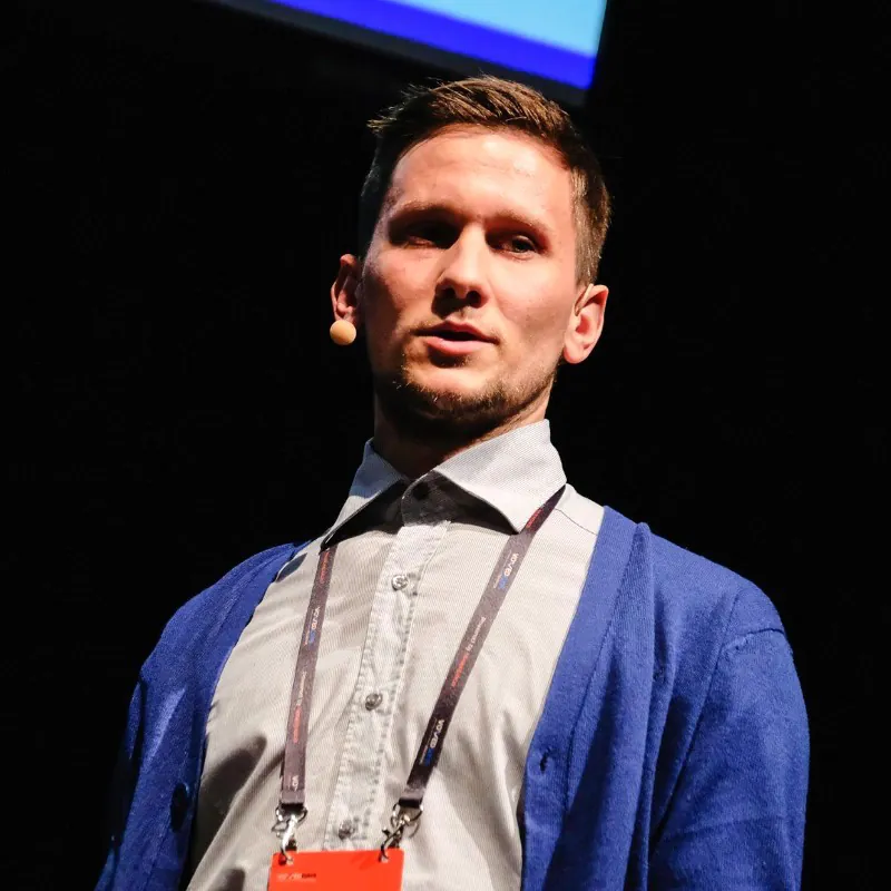 Nenad Ivanovic speaking at a professional event