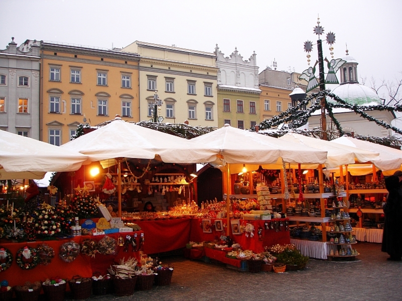 Krakow Christmas Market Krakow, Poland Plugon