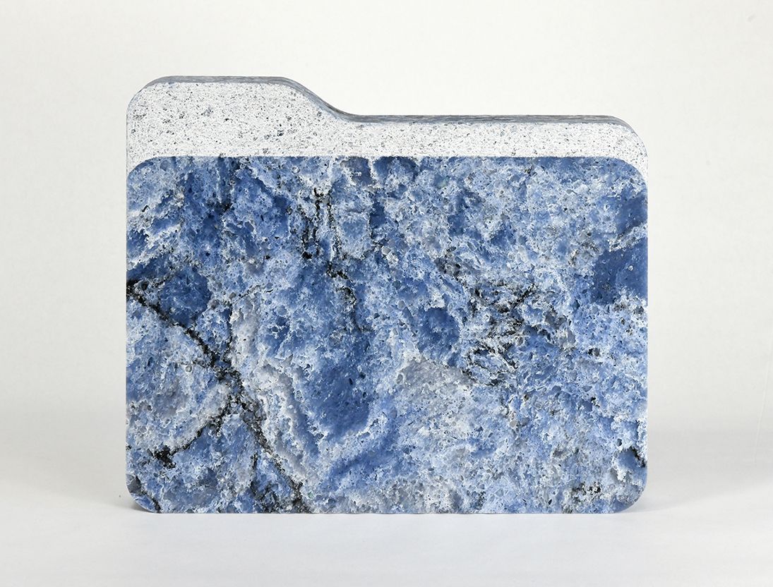 Louis-Charles Dionne, "Dossier sans titre",  Tablette de quartz / Quartz Tablet, 24.1 × 28.6 × 2.5 cm, 2023, 1290 $, Collection Art Volte