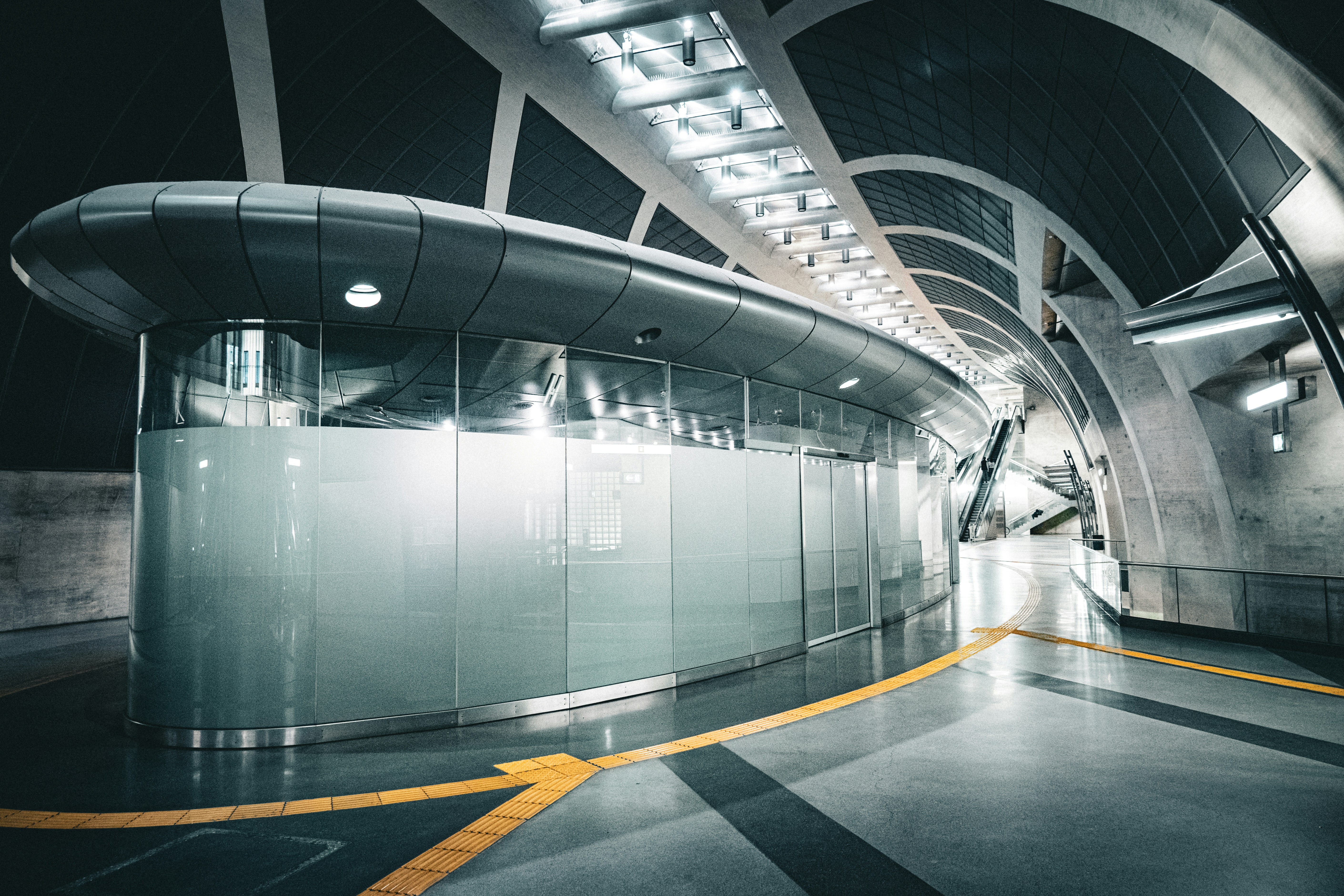 자연광이 들어오는 거실