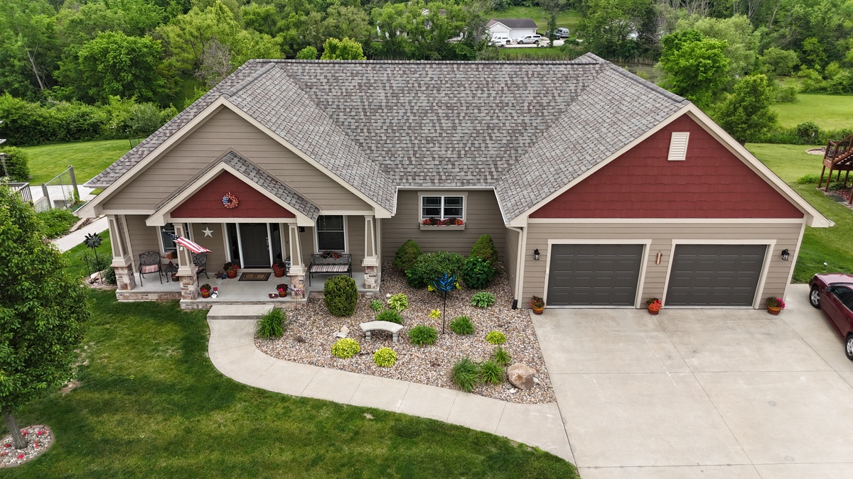 719 Country Side Lane , Pella, IA, US