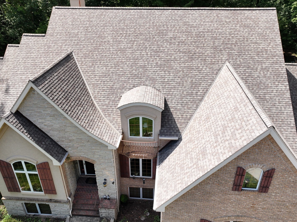 913 Oakmont Court , Hobart, WI, US