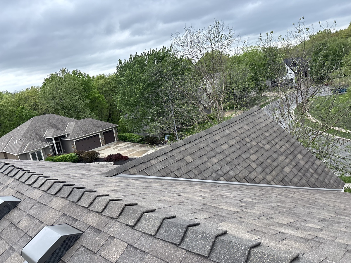 10315 Magnolia Lane , Parkville, MO, US