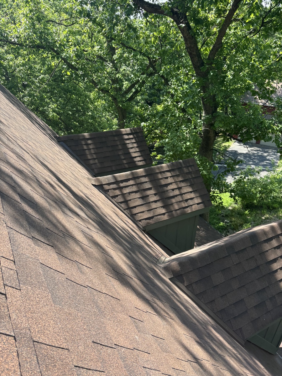 5217 Northwest Bluff Drive , Parkville, MO, US