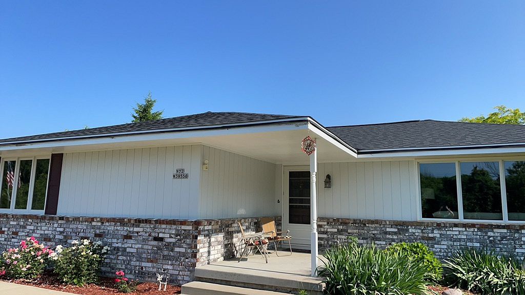 N72W39550 Lang Road , Oconomowoc, WI, US