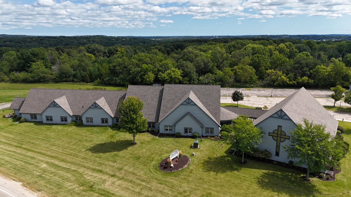 W287N3700 North Shore Drive , Pewaukee, WI, US