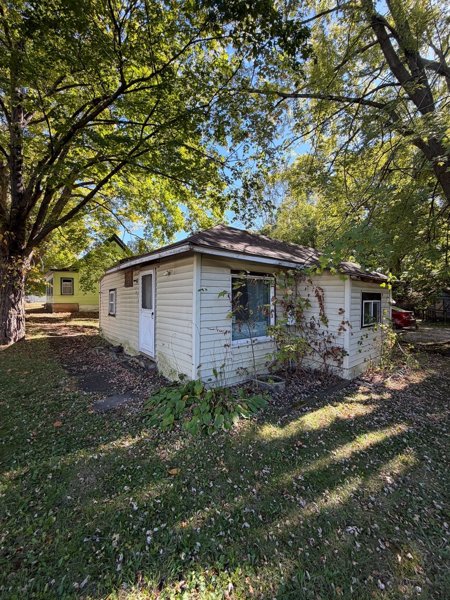 207 West Columbia Street , Pierceton, IN, US