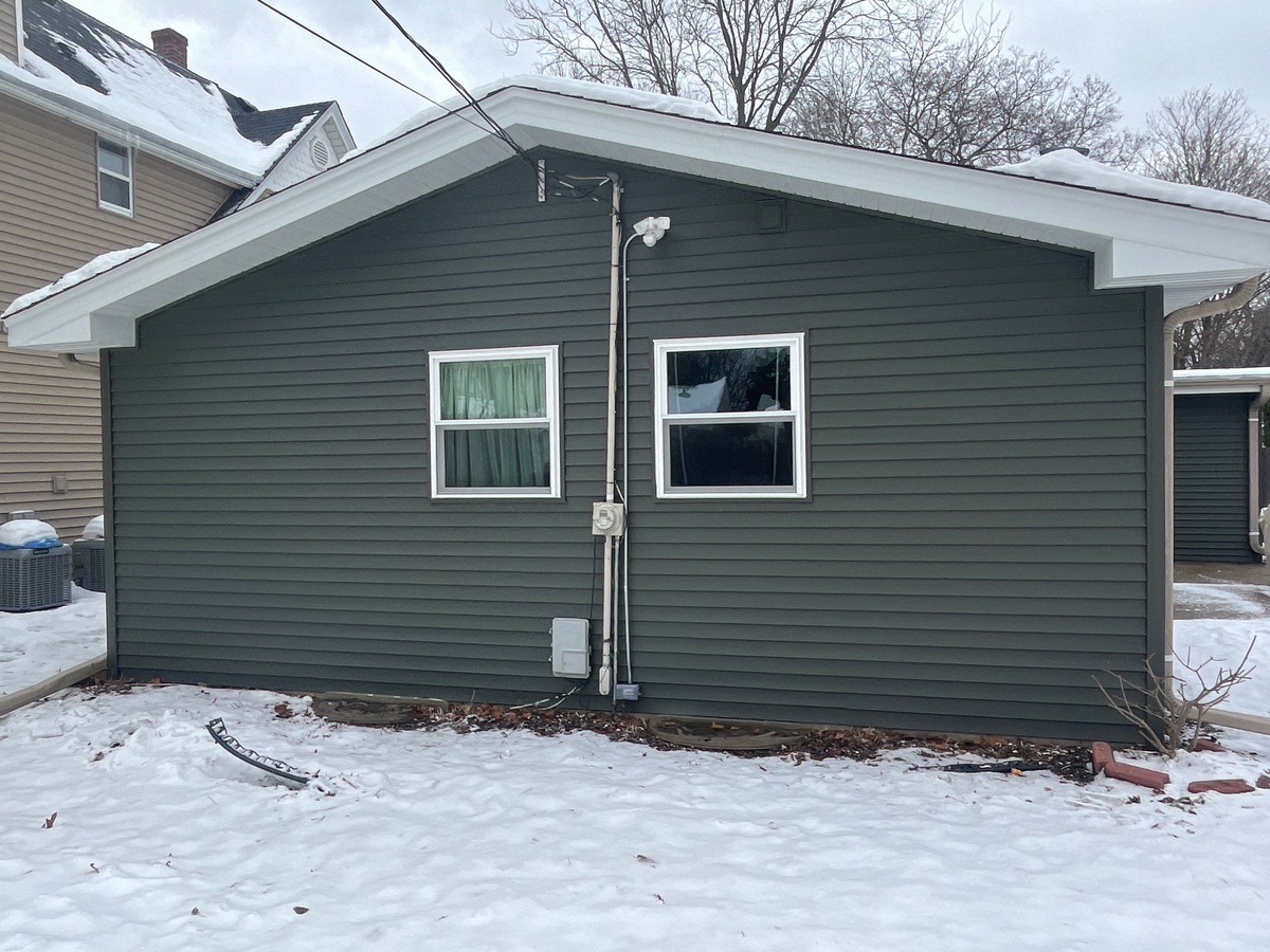 533 Belleview Avenue , West Chicago, IL, US