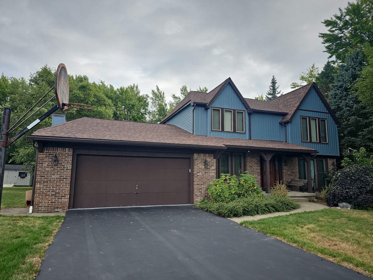 160 Canterbury Trail , West Seneca, NY, US