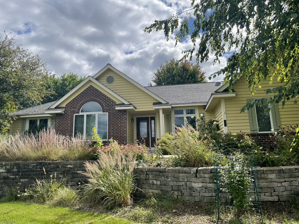 66 West Cedar Valley Road , Delafield, WI, US