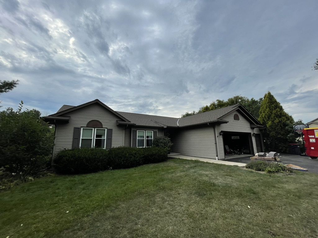 W362S2575 Lisa Lane , Dousman, WI, US