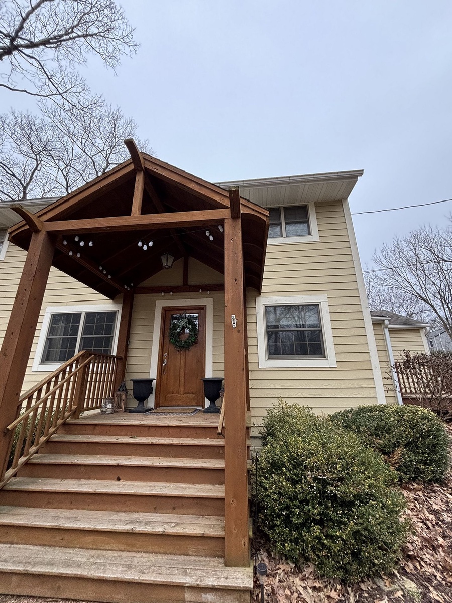 W287N2233 Stuart Drive , Pewaukee, WI, US