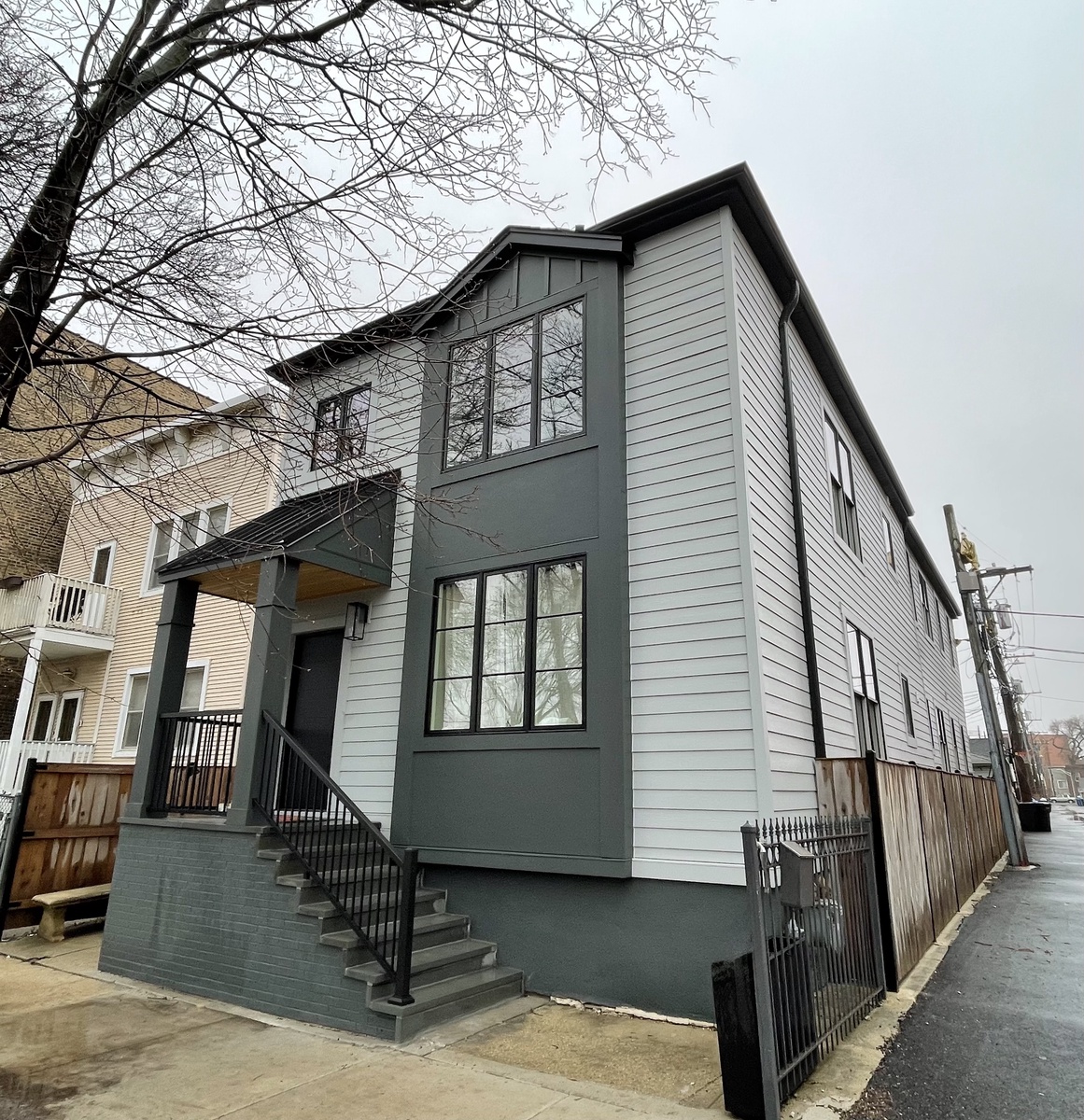 2045 West Wellington Avenue , Chicago, IL, US