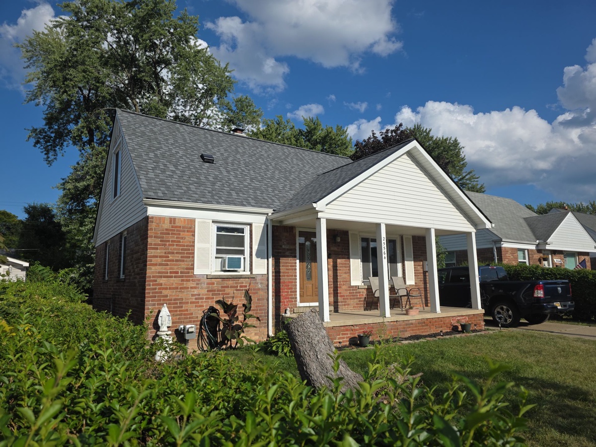 25564 Waldorf Street , Roseville, MI, US