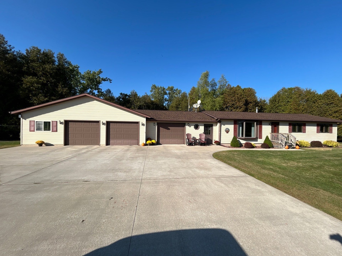 5876 Fremont Road , Algoma, WI, US