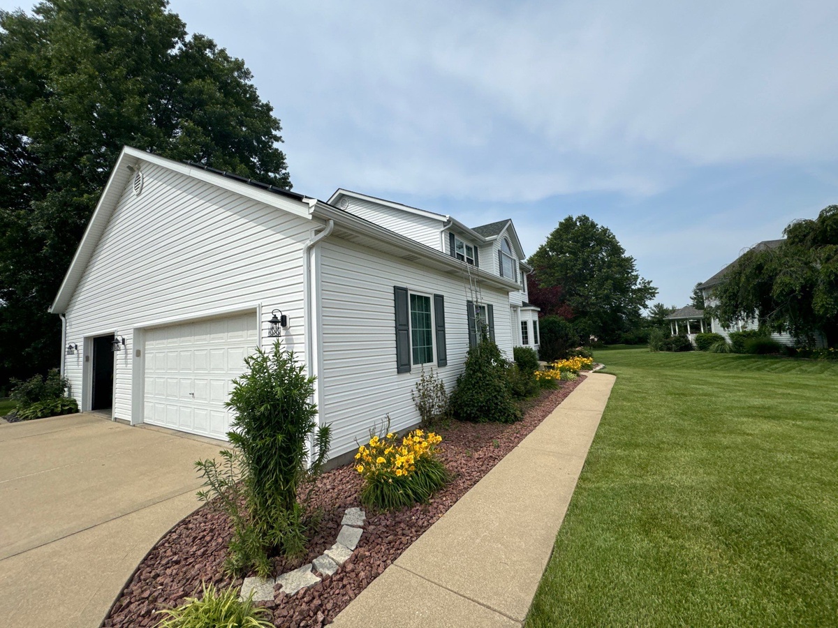 250 Kingsbury Court , Highland, IL, US