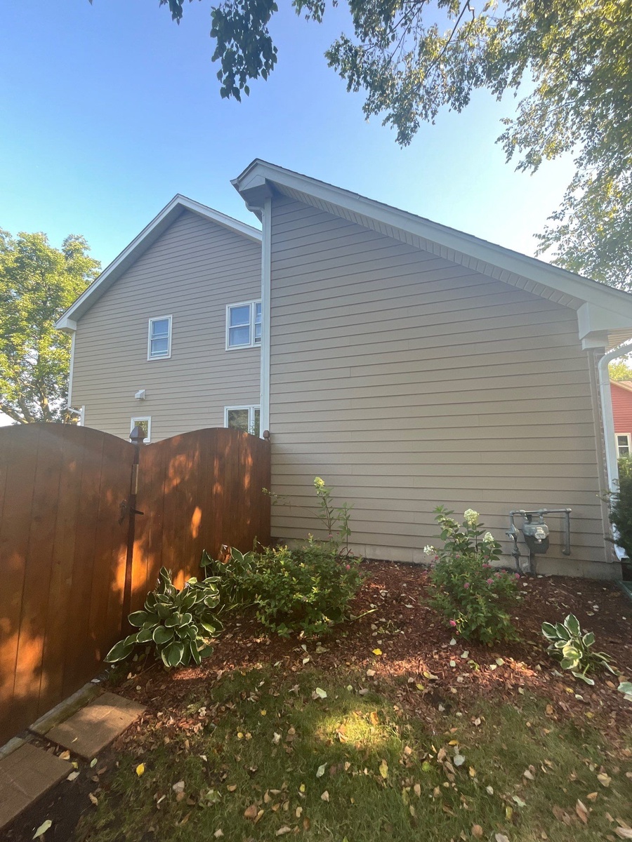 969 Elm Street , Naperville, IL, US