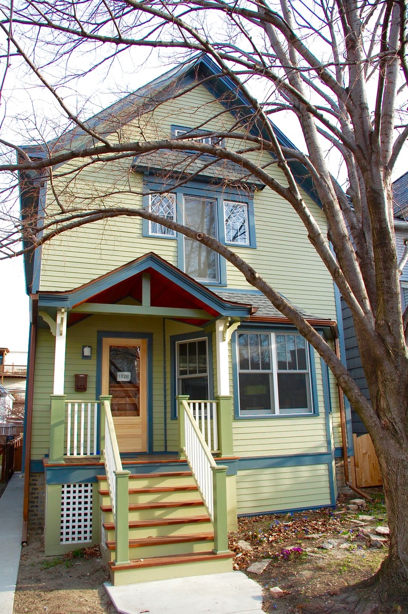 1828 West Belle Plaine Avenue , Chicago, IL, US