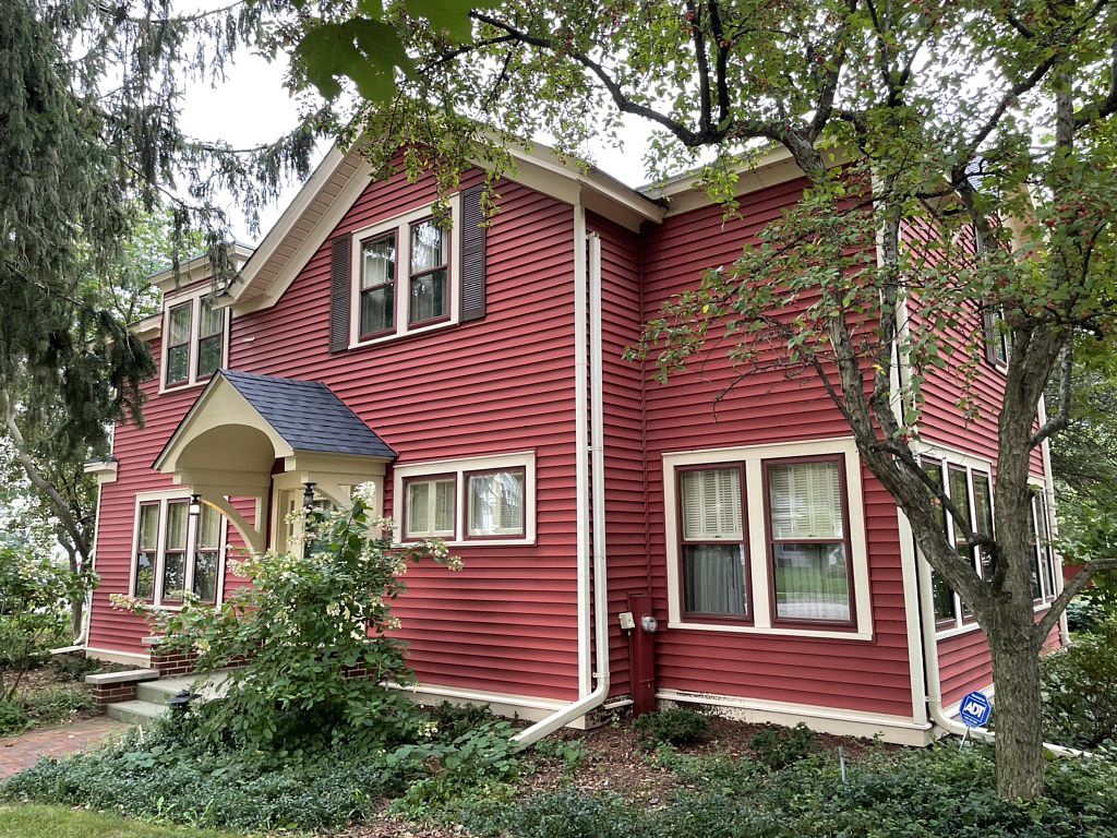 49 South Maple Street , Oconomowoc, WI, US